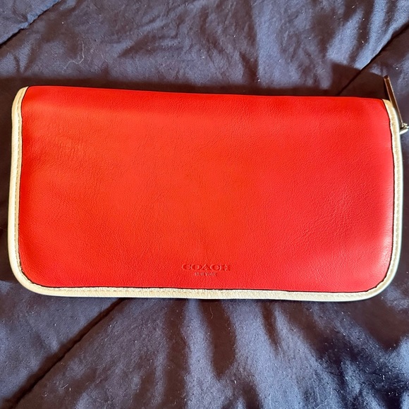 Bright pink Coach clutch NWT great for summer!!! - Picture 8 of 9